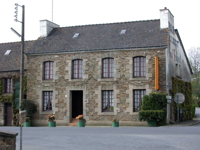 Vue générale ; Débit de boisson rue Nationale