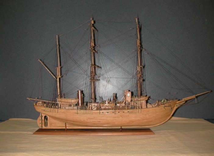 Vue générale de la maquette du navire Pourquoi-Pas 