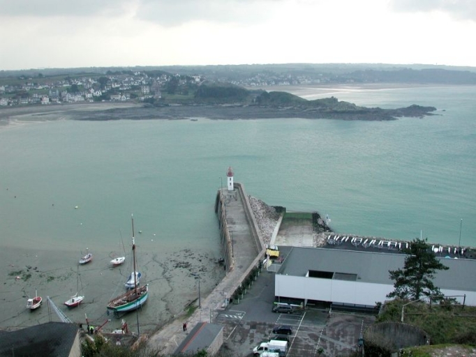 Vue générale de l'ancien port d'Erquy et des aménagements