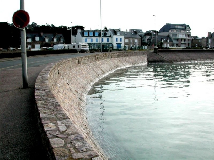 Vue générale du boulevard de la mer : mur de soutènement 