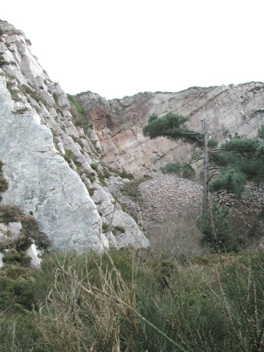 Vue générale du site abandonné des carrières du port