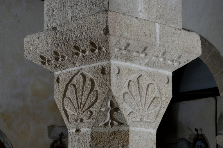 Nef, chapiteau 3 ; Locunolé, église paroissiale Saint-Guénolé : nef, chapiteau 3, état en 2004