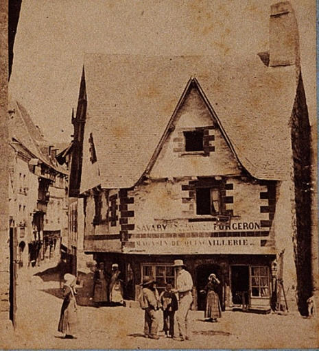 Maison en pan de bois disparue (angle place Carnot, rue Isole). Cl. Furne et Tournier, 1857 (Musée départemental breton, Quimper)