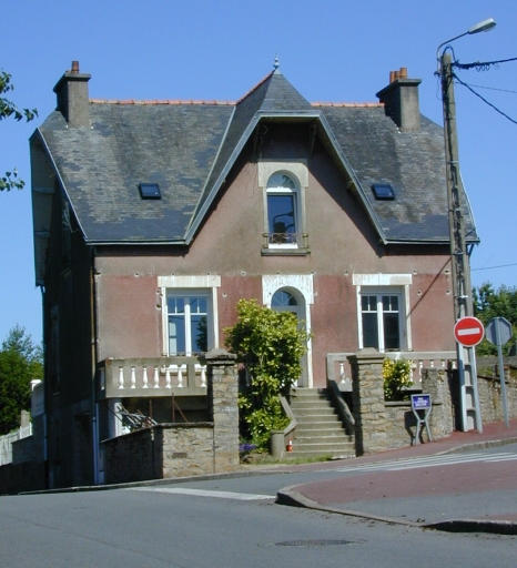 Maison : 19, boulevard de la Laïta