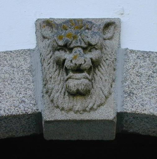 Immeuble : 12, rue Gauguin. Détail du décor sculpté