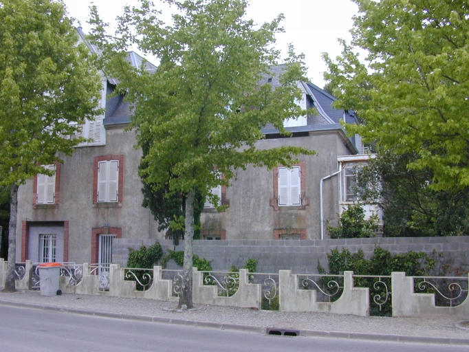 Hôtel particulier : impasse de la Roche Beaubois.