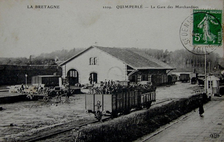 La gare de marchandises. Carte postale, vers 1900