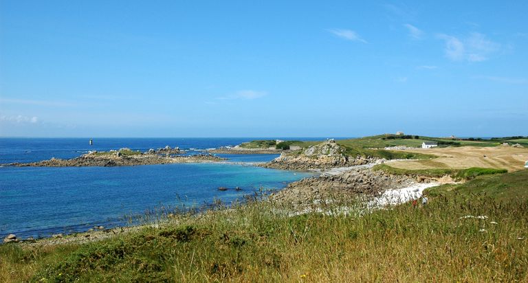 Vue de la Pointe Ouest de l'Île-de-Batz (état en 2004) ; Vue générale de l'ensemble fortifié de la pointe Sud-ouest de l'Ile de Batz