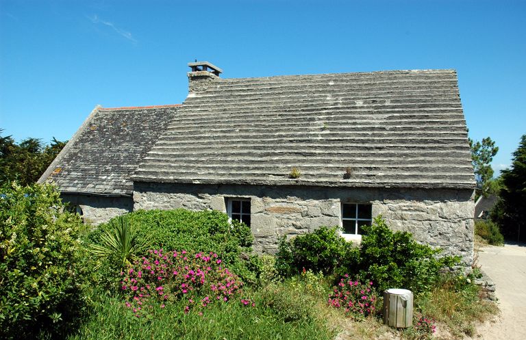 Corps de garde et guérite dits de la Grande Roche (Île-de-Batz) ; Capitainerie de Saint-Pol-de-Léon : ensemble fortifié