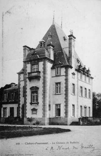Vue du corps de logis moderne