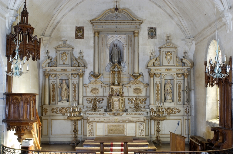 Ensemble du maître-autel : autel, retable, 3 gradins d'autel, 2 degrés d'autel, exposition