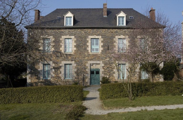 Vue générale de la façade sur sur jardin