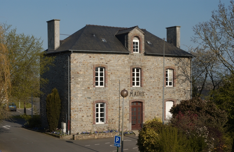 Vue générale de l'ancien presbytère ; Vue générale de l'ancien presbytère ; Vue générale de l'ancien presbytère