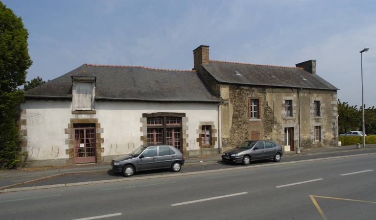 Vue générale de la façade sur rue de la ferme