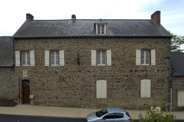 Vue générale depuis la rue
