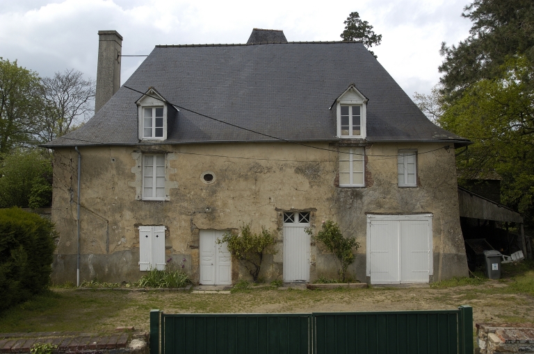 Vue générale Sud ; Manoir de La Porte (17e siècle)