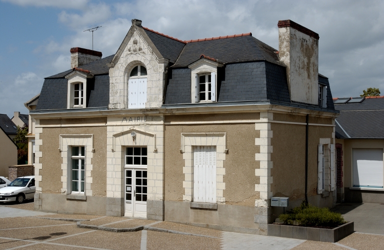 Vue générale ; L'école-mairie