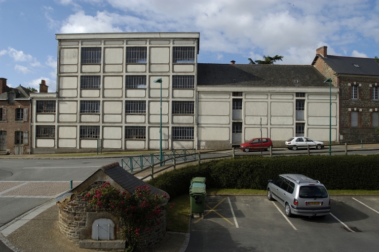 Vue générale ; La minoterie du bourg