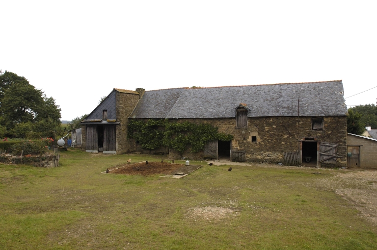 Vue de la façade antérieure de la ferme