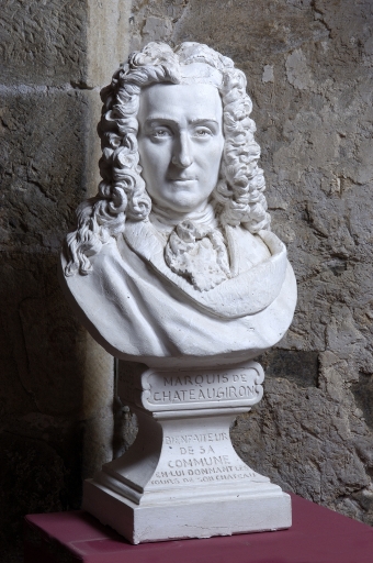Vue générale ; Buste du marquis de Châteaugiron