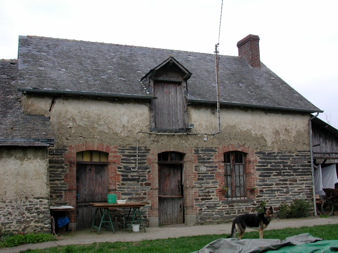 Vue générale Sud ; Bois Rond, ferme modeste construite dans la 2e moitié du 19e siècle