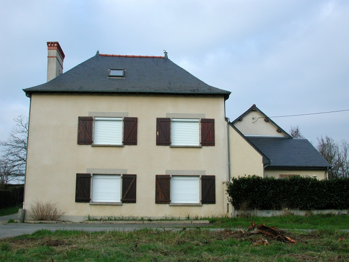 Vue générale Sud ; Bois-Rond, ferme actuellement maison (ancienne retenue : ?) à la limite basse du recensement