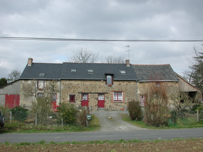 Vue générale ; Venecelle, ferme de type longère composée de deux logis
