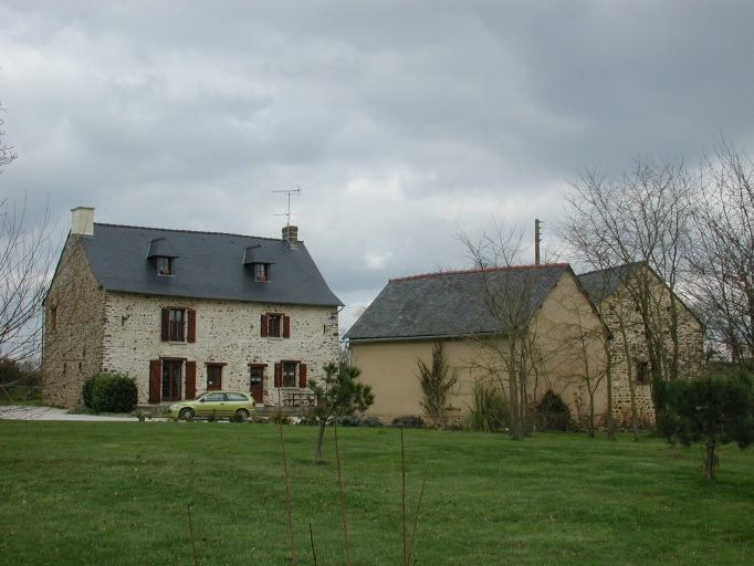 Vue générale ; Venecelle : ferme à deux niveaux de grenier