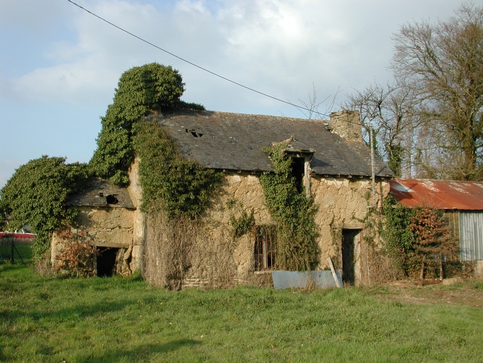 Vue générale Sud ; Les Basses Tucquenais, ferme ruinée
