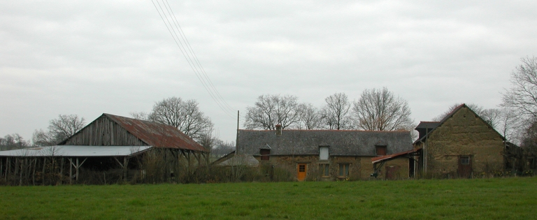 Vue générale ; La Planche, ferme actuellement maison (1ère moitié 19e siècle)