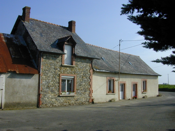 Vue de la façade antérieure sud du logis