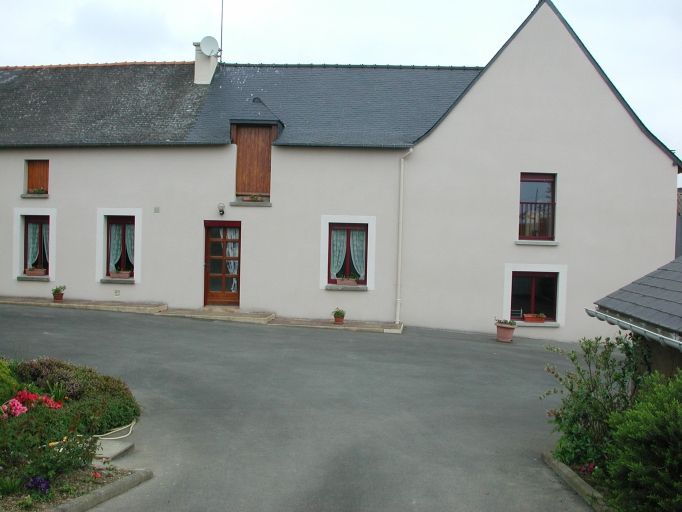 le logis et l'ancienne étable