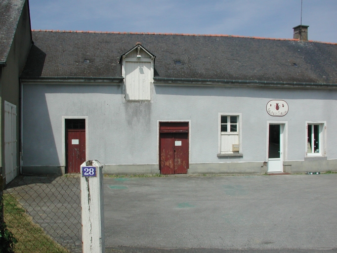 Le logis et les dépendances ; Une dépendance et le logis