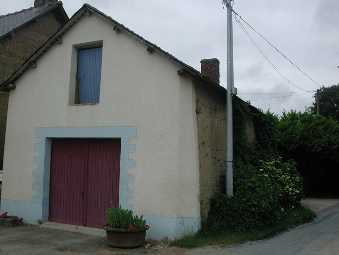 Le pignon ; Le garage, ancien logis