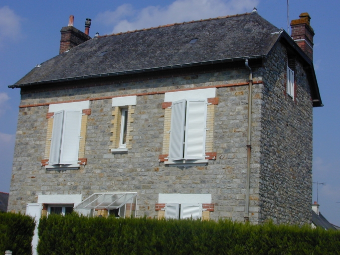 Vue générale sud-ouest de la maison ; Villa suburbaine, 41 rue Pierre Marchand