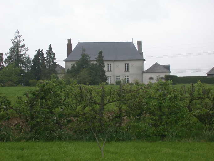 Vue générale ; Croyal, manoir reconstruit au début du 19e siècle