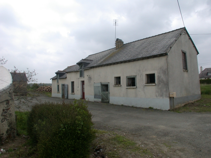 Vue générale du logis et des étables accolées