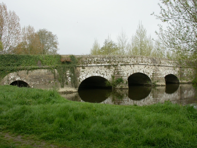 Les trois arcades ; Le pont de Vaugon édifié en 1757