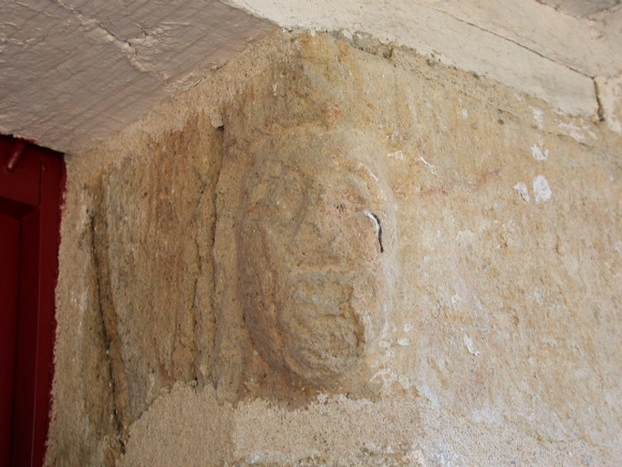 Fenêtre de la sacristie nord, angle supérieur droit : visage