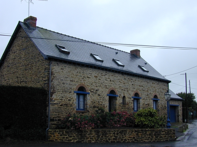 Ancienne école  ; Façade sur rue de l'ancienne école ; Façade sur rue de l'ancienne école de La Selle-Guerchaise