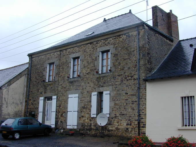 Bourg : maison de type ternaire ; Maison de type ternaire ( fin 19e siècle) ; Bourg : maison de type ternaire ; Maison de type ternaire ( fin 19e siècle)