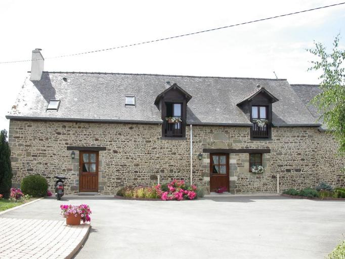 La ferme de Montlige ; Vue générale est ; La ferme de Montlige