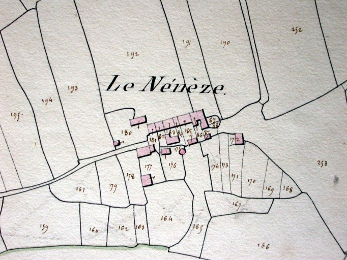 Plan cadastral 1828, section B1, vue rapprochée du village (Doc. AD Morbihan, 3P) ; Extrait du cadastre ancien de 1828, section B1 (A.D. 56, série 3P)  ; Extrait cadastral ancien de 1828, section B1 (A.D. 56, série 3 P) ; Extrait du cadastre ancien de 1828, section B1 (A.D.56, série 3P)