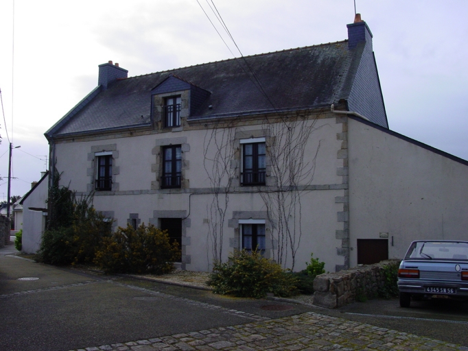 Vue générale ; 10 ruelle de l'Eglise, ancienne école primaire de garçons.