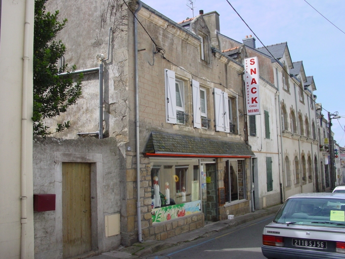 Vue générale ; 45-47 rue de la Libération : maison de négociant à cinq travées, divisée en deux logis.