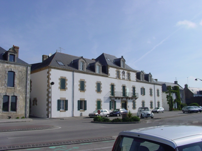 Vue générale sud-ouest. ; Ancienne école Sainte-Anne, rue Saint-Louis. Vue générale sud-ouest.