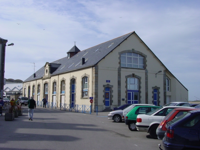 L'ancienne criée : Vue générale nord-est depuis la place des Thoniers. ; Vue générale nord-est depuis la place des Thoniers.