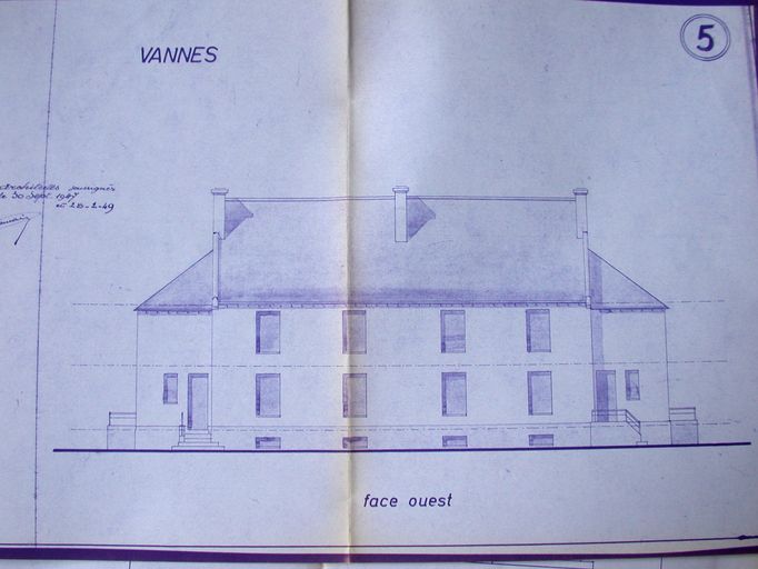 Groupe Poignant Lenoble, élévation ouest, signée E. Gemain, 28 février 1949. Doc. OPHLM, Vannes. ; Lotissement HBM militaires, groupe Poignant Lenoble, élévation ouest, signée E. Gemain, 28 février 1949. Doc. OPHLM, Vannes.