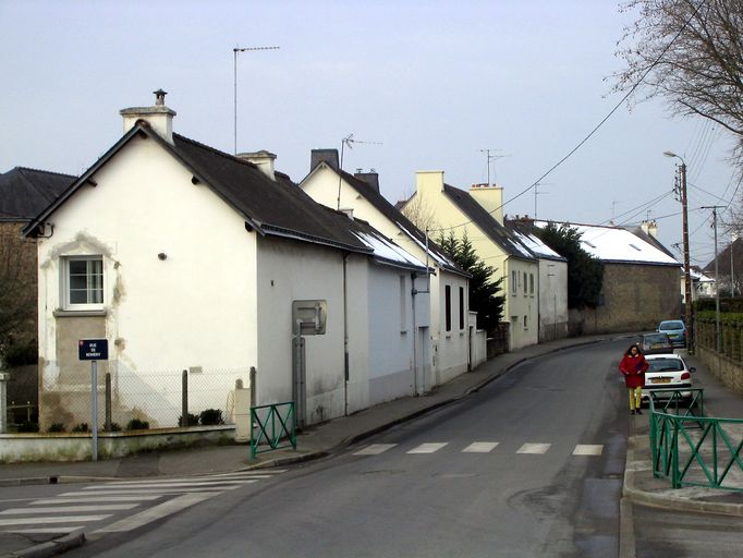 Vue générale prise vers l'ouest à hauteur de la rue de Nomény.