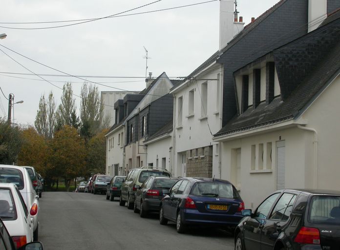 Vue du versant sud de la rue.